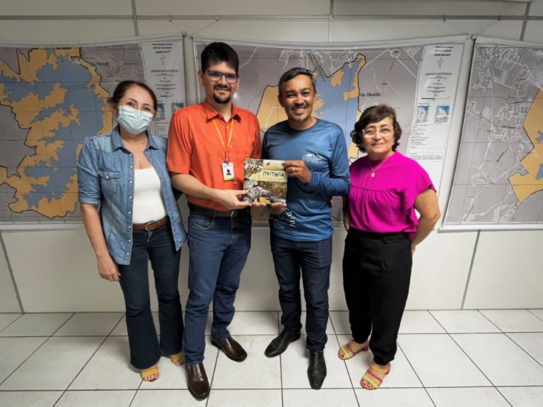 Gerência das Bacias Metropolitanas recebe fotógrafo que publicou livro sobre biodiversidade do Município de Itaitinga