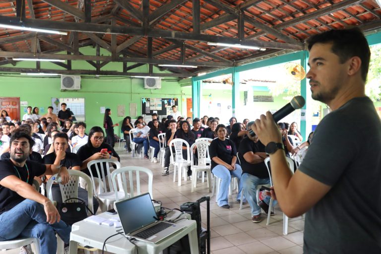 Cogerh e CBH-RMF promovem palestra sobre recursos hídricos e meio ambiente em escola profissionalizante de Fortaleza